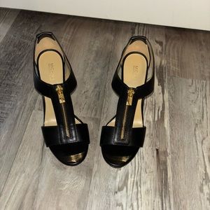 Michael Kors heals with zipper
